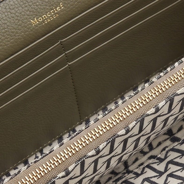 Moncrief Green Daisy Clutch Bag